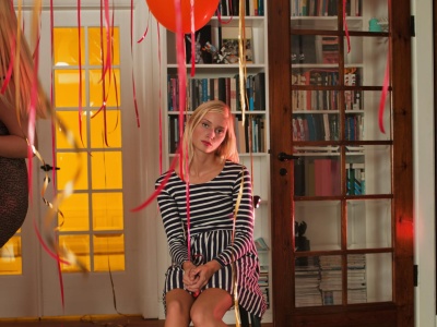 „Teoria niewidzialnego gościa” – psychologiczny trik dla introwertyków, który zwiększa pewność siebie w towarzystwie