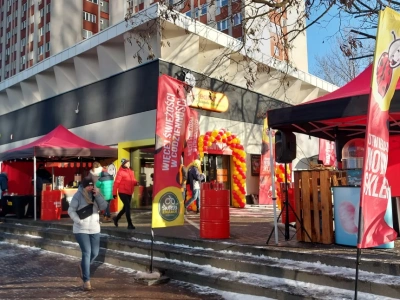 DJ, zimowa herbata i przecięcie wstęgi. Biedronka w centrum Katowic ponownie otwarta