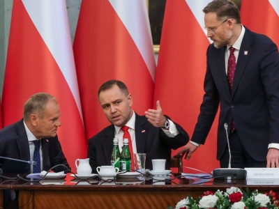 Będą nominacje oficerskie w służbach? Tusk: poleciłem szefowi MON i koordynatorowi służb, żeby spotkali się z prezydentem