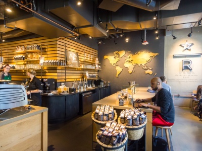 Starbucks masowo zamyka kawiarnie