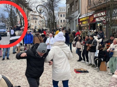 Muzyka, tańce i interwencja policji. Oto co dzieje się na Krupówkach tuż przed sylwestrem