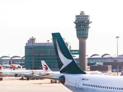 Na wakacje samolotem z dziećmi? Jak uniknąć zbędnego stresu