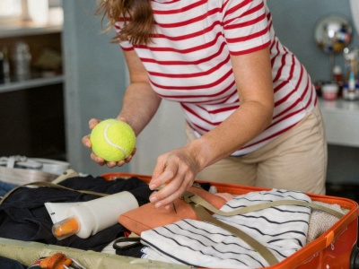 Zawsze wkładam do bagażu piłeczkę tenisową. Mała rzecz, wielka ulga