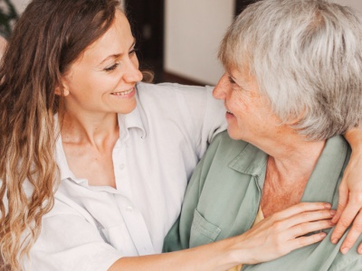 Państwo płaci za opiekę nad rodzicem. Ale takie gospodarstwo domowe wyklucza