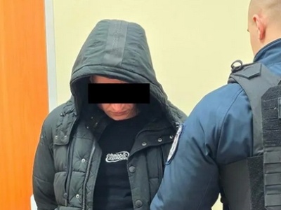 Ochota. Groził partnerce i jej dzieciom pozbawieniem życia. Kopał w drzwi, miał maczetę