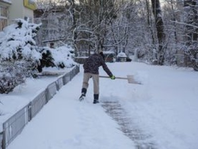 Ostrzeżenia IMGW i RCB. Śnieżyce i oblodzenia w pięciu województwach