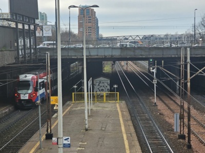 Od 01.01 zmiany przy pl. Zawiszy. Pasażerowie przesiadają się na nowe przystanki tramwajowe