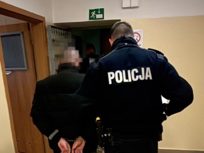 Rodzinny dramat w drugi dzień świąt. Dusił brata, a matce groził nożem