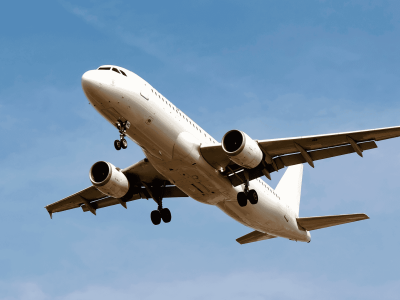 Samoloty przekierowane do innego miasta. Jest potwierdzenie z lotniska, warunki są fatalne