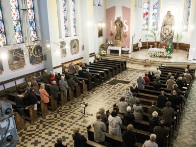 Czy w Nowy Rok trzeba iść do kościoła? Wiele osób nie wie, czy to święto nakazane. Wyjaśniamy