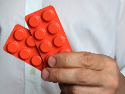 Polacy biorą garściami. Te suplementy uderzają w wątrobę