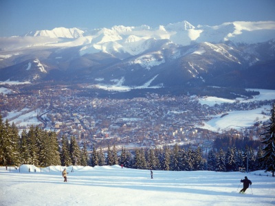 Ferie w Tatrach za 530 PLN ⛰️❄️ Loty do Popradu + noclegi 😍✈