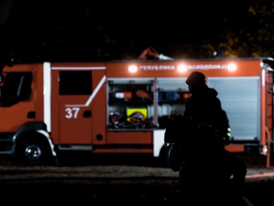 Kobieta i siedmioletnie dziecko w stanie krytycznym. Wpadli do stawu