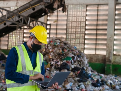 Zarobią miliony złotych na odpadach Orlenu i województwa mazowieckiego