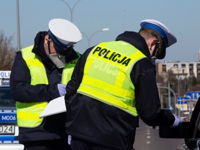 Ten przepis wprowadza w błąd. Kierowcy myślą, że mogą jeszcze jechać