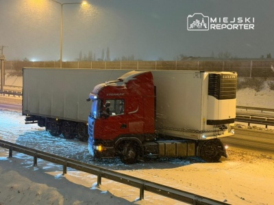 Śnieżyca w Warszawie. TIR’y “łamały się jak zapałki” w wielu miejscach na drogach