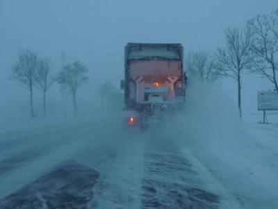 Ślisko na jezdniach – dwa zdarzenia drogowe w powiecie wysokomazowieckim