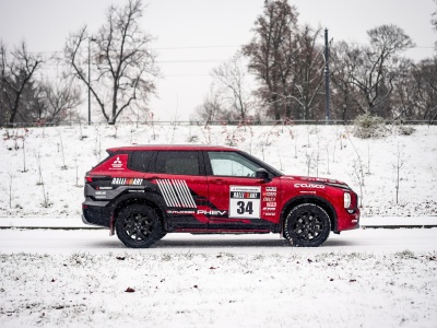 Mitsubishi Outlander PHEV RALLIART – pokaz siły z rajdowym DNA i 306 KM pod maską