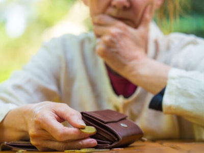 Seniorzy w Lublińcu, Kochanowicach i Zabrzegu stracili ponad 170 tys. zł w oszustwach „na policjanta”