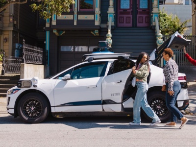 Zarabiają na zamykaniu drzwi w taksówkach. Prawie 100 zł od sztuki