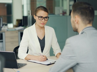 Rynek pracy po AI: CV nie działa, działa Tinder