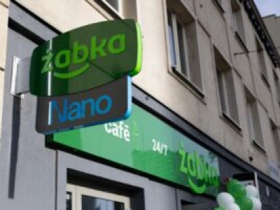 Do której 31.12.2025 są otwarte sklepy? Gdzie można zrobić zakupy w sylwestra: Lidl, Biedronka, galerie handlowe, Żabka