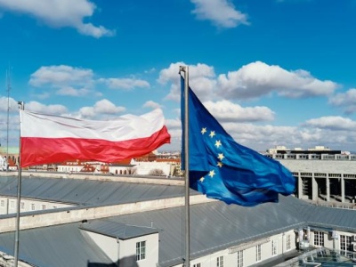 UE łagodzi kurs w sprawie Pakietu Motoryzacyjnego. Branża chwali elastyczność, ale pyta o baterie