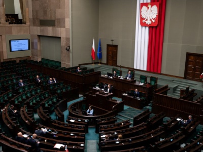 Polacy stracą jeden dzień wolny od pracy? Powoduje zastój w firmach