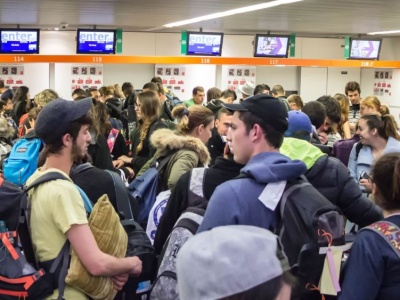 Historyczny rekord na Lotnisku Chopina. Podróżni walą drzwiami i oknami