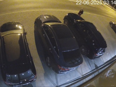 Policja szuka mężczyzny podejrzewanego o uszkodzenie samochodów przy ul. Karpackiej