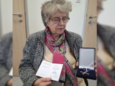 Niezwykła skromność i wielkie serce. Pani Jadwiga ze Srocka odznaczona medalem od Ministra Kultury