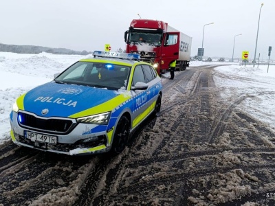 Po paraliżu komunikacyjnym na S7 ruszyły kontrole ciężarówek. Ogumienie na cenzurowanym