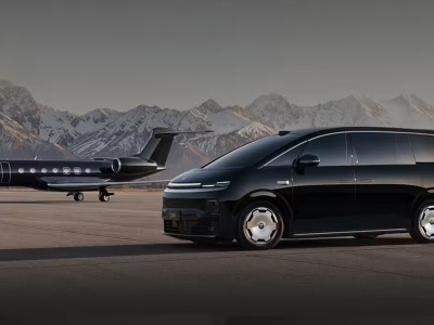 Leapmotor prezentuje model Leapmotor D99. Wariant _hybrydowy_ z baterią 80,3 kWh, elektryk z instalacją 1 000 V