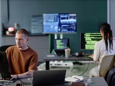 Bezpieczeństwo cyfrowe od środka – czego uczą studia podyplomowe z cyberbezpieczeństwa?