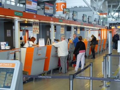 Koniec udręki na Lotnisku Chopina. Rewolucja i krótsze kolejki przed wakacjami