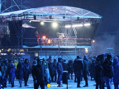 Termosy i bezalkoholowy szampan na cenzurowanym. Zakazy podczas sylwestra z TV Republiką w Chełmie