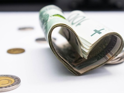 Dlaczego nabieramy się na historyjki o niezwykle dochodowych inwestycjach czy miłosne listy z prośbą o przelew?