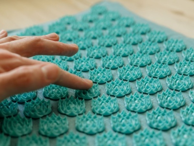 Czy mata do akupresury pomaga na ból pleców i stres?