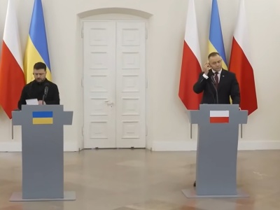 Komunizm wraca, postkomunizm się kończy. Okno na media