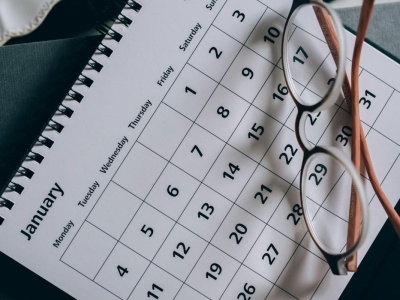 Kiedy wziąć urlop w 2026 roku? Połącz święta z weekendami i podróżuj