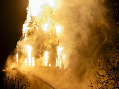 Historyczna świątynia w ogniu. Dramatyczne zdjęcia z Amsterdamu