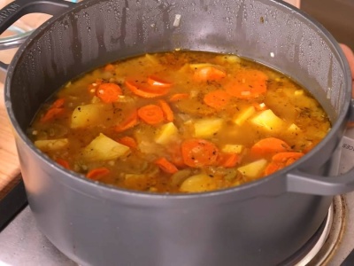 Zagęść zupę w sprytny i zdrowy sposób. Zamiast mąki użyj tego