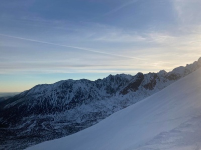 Na ferie zimowe wyjazdy głównie w góry i do ciepłych krajów