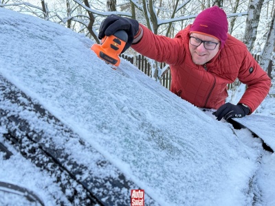 Takiej, elektrycznej skrobaczki do szyb pewnie jeszcze nie widziałeś