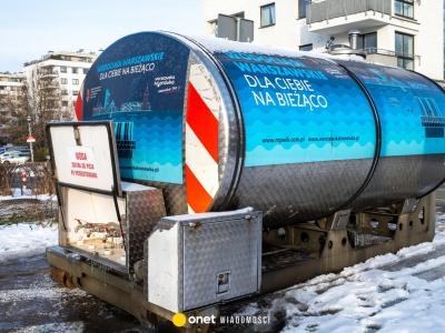 Awaria wodociągowa na warszawskim Tarchominie. Mieszkańcy korzystają ze studni