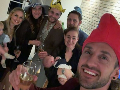 Żużel. Madsen z szampanem, Pedersen z cygarem, a Buczkowski z… Polsatem. Tak żużlowcy witali Nowy Rok!