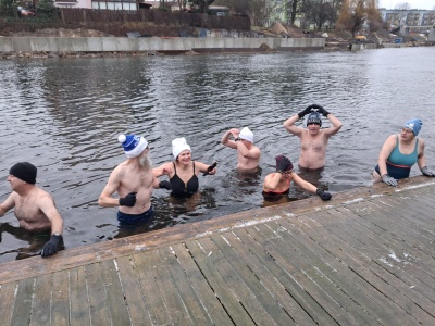 Wioślarze trenowali, a morsy zażywały kąpieli. Tradycyjnie tak powitali Nowy Rok 2026