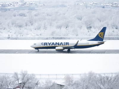 Miał być sylwester marzeń, a było koczowanie w Modlinie i 27 h opóźnienia. Setki pasażerów wołało: „POMOCY!”