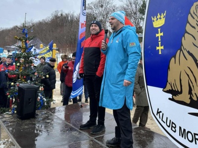 „Dla morsów nie ma złej pogody”. Tradycyjna noworoczna kąpiel w Jelitkowie