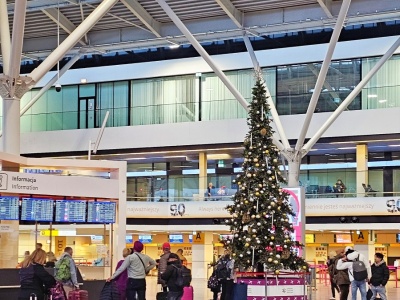 ​Przesiadywał na Okęciu godzinami, z zagłuszarką fal radiowych